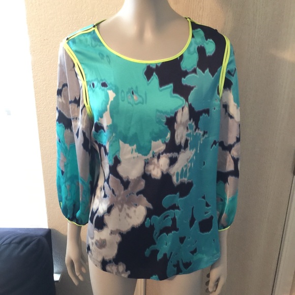 Tahari Tops - 💚Tahari Blouse💚